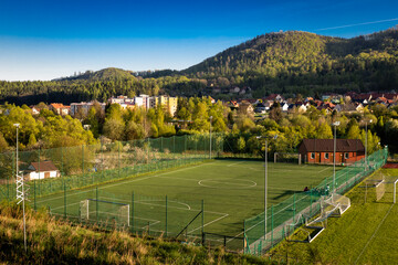 Widok na boisko w Jedlinie Zdrój  1 © Marek