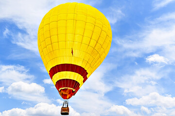 Obraz premium Colorful hot air balloon flying over blue sky with white clouds