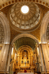 Obraz premium Interior of Sanctuary of Nazaré, Portugal – Majestic Dome and Ceiling Perspective