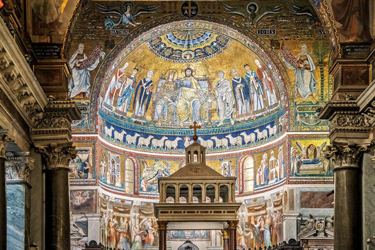 Sakrale Kunst in Rom: Ziborium und mittelalterliche Mosaike in Santa Maria in Trastevere in Rom