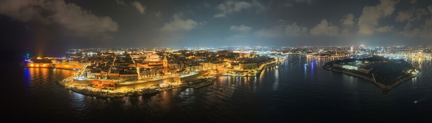 Fototapeta premium Night aerial of Valletta and Grand Harbour - Valletta, Malta