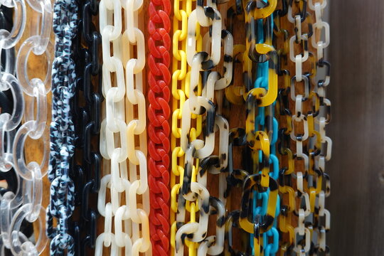 Chaines en ac&eacute;tate de cellulose pour accrocher des lunettes de vue