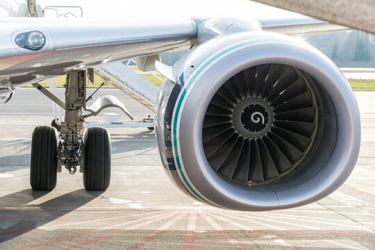 USA, Hawaii, Honolulu.  Jet engine on the wing of  airliner in Honolulu Airport.