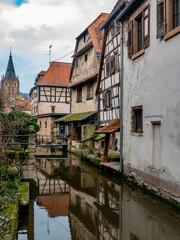 Fototapeta premium Kanal durch Wissembourg im Elsass