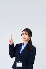 指を立てるポーズをするビジネスウーマン