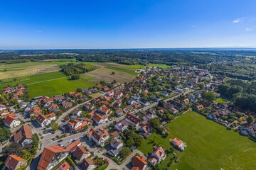 Ausblick auf die Gemeinde Geltendorf im oberbayerischen Kreis Landsberg am Lech
