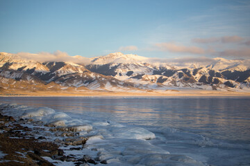 Obraz premium Sayram Lake in Xinjiang, China, frozen in winter