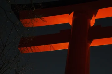 Selbstklebende Fototapeten Torii Tore Close-up of Red Torii Gate at Night in Fushimi Inari Shrine Kyoto  © 행동 불필요한