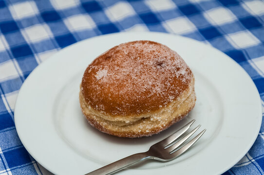 frischer Berliner vom B&auml;cker zum Karneval in Deutschland