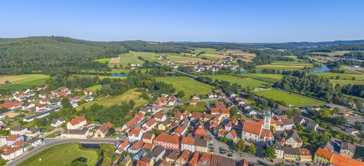 Ausblick von oben auf die Stadt Pfreimd im Naabtal im Oberpf&auml;lzer Kreis Schwandorf
