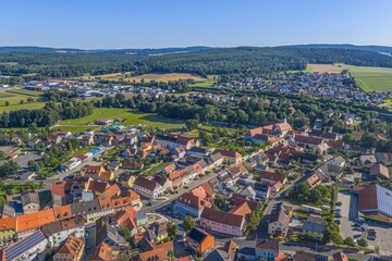 Ausblick von oben auf die Stadt Pfreimd im Naabtal im Oberpf&auml;lzer Kreis Schwandorf
