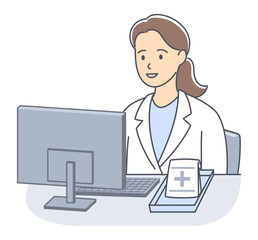 パソコンの前に座っている女性薬剤師