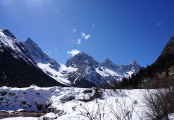 Fototapeten Naturpark Bipenggou Valley (Bipenggou National Park) is a natural reserve located in northern Sichuan, China  © Cheattha