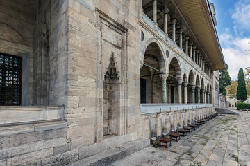 Obraz premium Ablution fountains: Along the wall beneath the arcade are special places for performing ritual ablutions (abdesta) before prayer. Suleymaniye Mosque in Istanbul, Turkiye