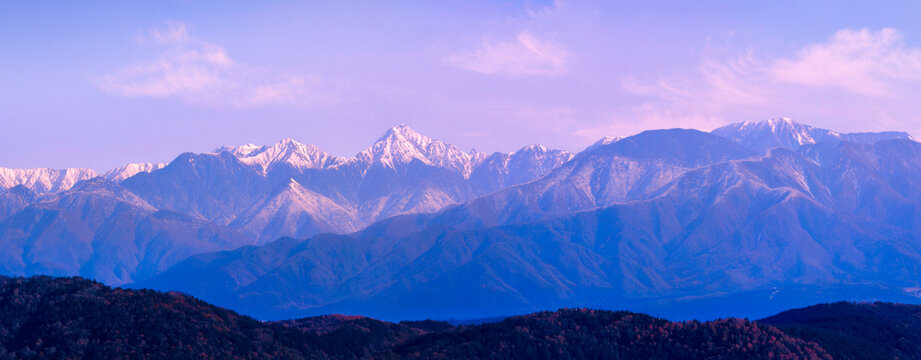 Snow‑covered Japanese Alps panorama, a wide winter mountain landscape capturing the Hida Mountains in Japan.