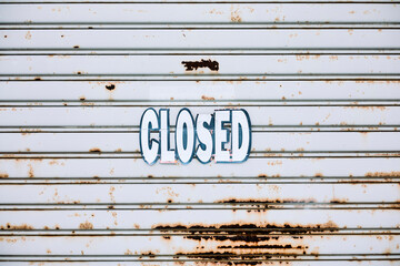 【山形県山形市】ガレージに貼っていたCLOSED seal