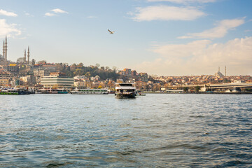 Fototapeta premium Ferries crossing Golden Horn with mosque skyline