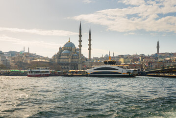 Fototapeta premium Yeni Cami and ferry at Eminonu waterfront