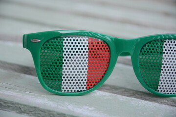 Mecz dzień meczowy reprezentacji Włoch na stadionie narodowym kibic w okularach kibicujący swojej drużynie narodowej na hali 