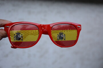 Mecz dzień meczowy reprezentacji Hiszpanii Espaniol na stadionie narodowym kibic w okularach kibicujący swojej drużynie narodowej na hali 