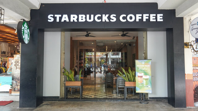 Starbucks coffee is a globally recognized, high-quality 100% Arabica coffee brand focused on ethical sourcing through C.A.F.E. Practices. It offers a diverse range of roast profiles (Blonde, Medium)