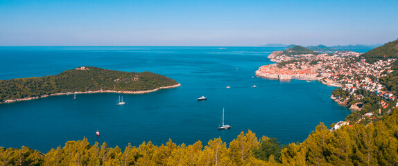 Fototapeta premium aerial view of old town Dubrovnik in Dalmatia, travel destination in Croatia