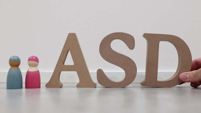 ASDの文字。自閉スペクトラム症や急性ストレス障害等の概念イメージ。