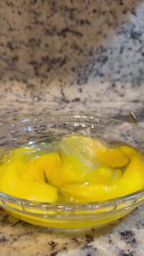 batiendo huevos