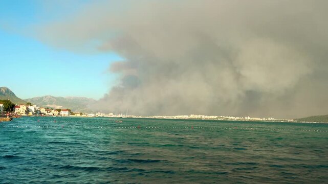 fire threatens to destroy outskirts of Croatian Split