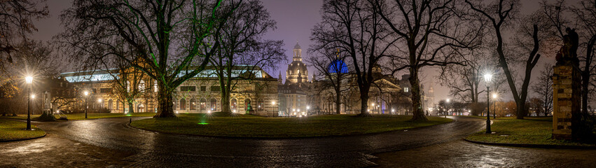 Altstadt von Dresden mit Brühlscher Terrasse im Winter