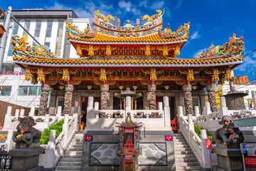 神奈川県横浜市 青空に映える横浜中華街のシンボル「横浜関帝廟」