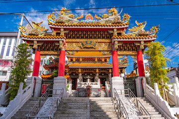 神奈川県横浜市 青空に映える横浜中華街のシンボル「横浜関帝廟」