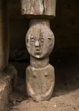 Benin, West Africa, Dassa-Zoum&egrave;, pillar in the yaka palace of the omondjagou people