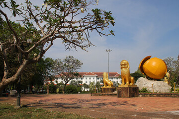Obraz premium monument, in the royal resident park in siem reap in cambodia 
