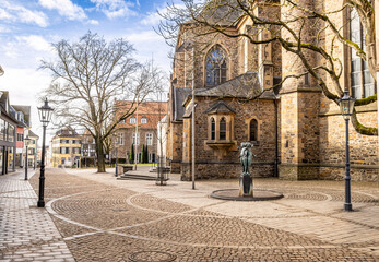 Der Marktplatz vor der Stadtkirche in Rartingen