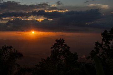 Sonnenuntergang &uuml;ber Munduk, Bali