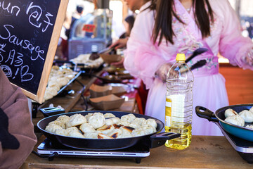 中国の屋台で売られている包子