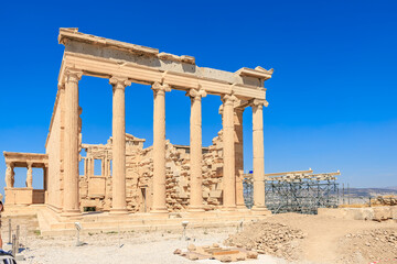 Fototapeta premium The building is a temple with columns and a blue sky in the background, Acropolis in Athens