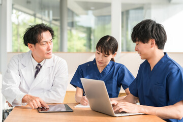 Fototapeta premium Male and female doctors, nurses, and medical staff holding meetings, conferences, and study sessions