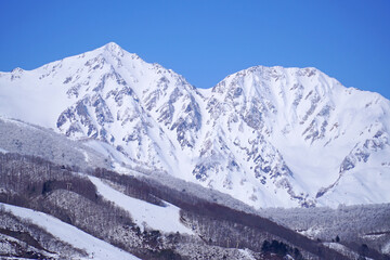 雪景色の白馬村と北アルプス © sunftaka77