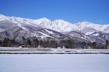 雪景色の白馬村と北アルプス © sunftaka77