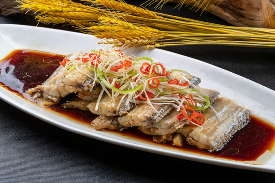 Steamed Deep-Sea Ribbonfish with Sauce
