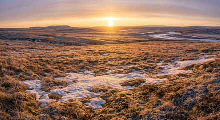 Obraz premium Golden sunlight stretching across remote tundra landscape