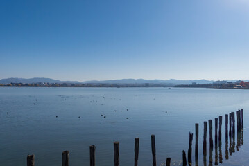 空も湖面も真っ青な琵琶湖　滋賀県大津市
