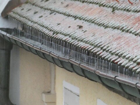 Regen in Dachrinne