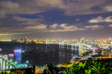 Obraz premium At night View of pattaya city beach at Pratumnak Viewpoint, Pattaya,Thailand