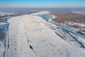 Zamarznięta Wisła z lotu ptaka © Dejan Gospodarek