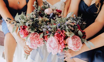 bride holding bouquet