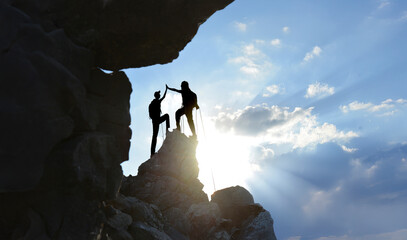 Reaching the Top Together &ndash; Alpine Teamwork