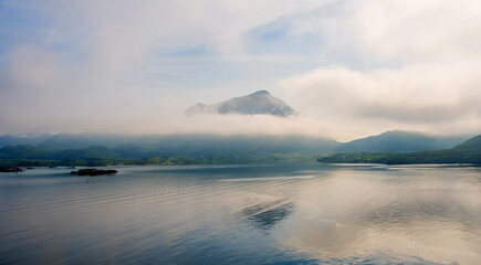Obraz premium Norwegen Küstenlandschaft mit atemberaubende Fjorde und Berge 